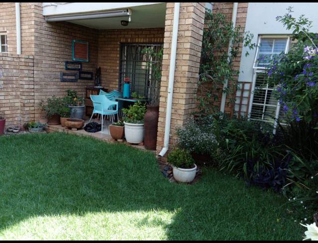 2 BEDROOM FLAT SOLD IN DIE HOEWES